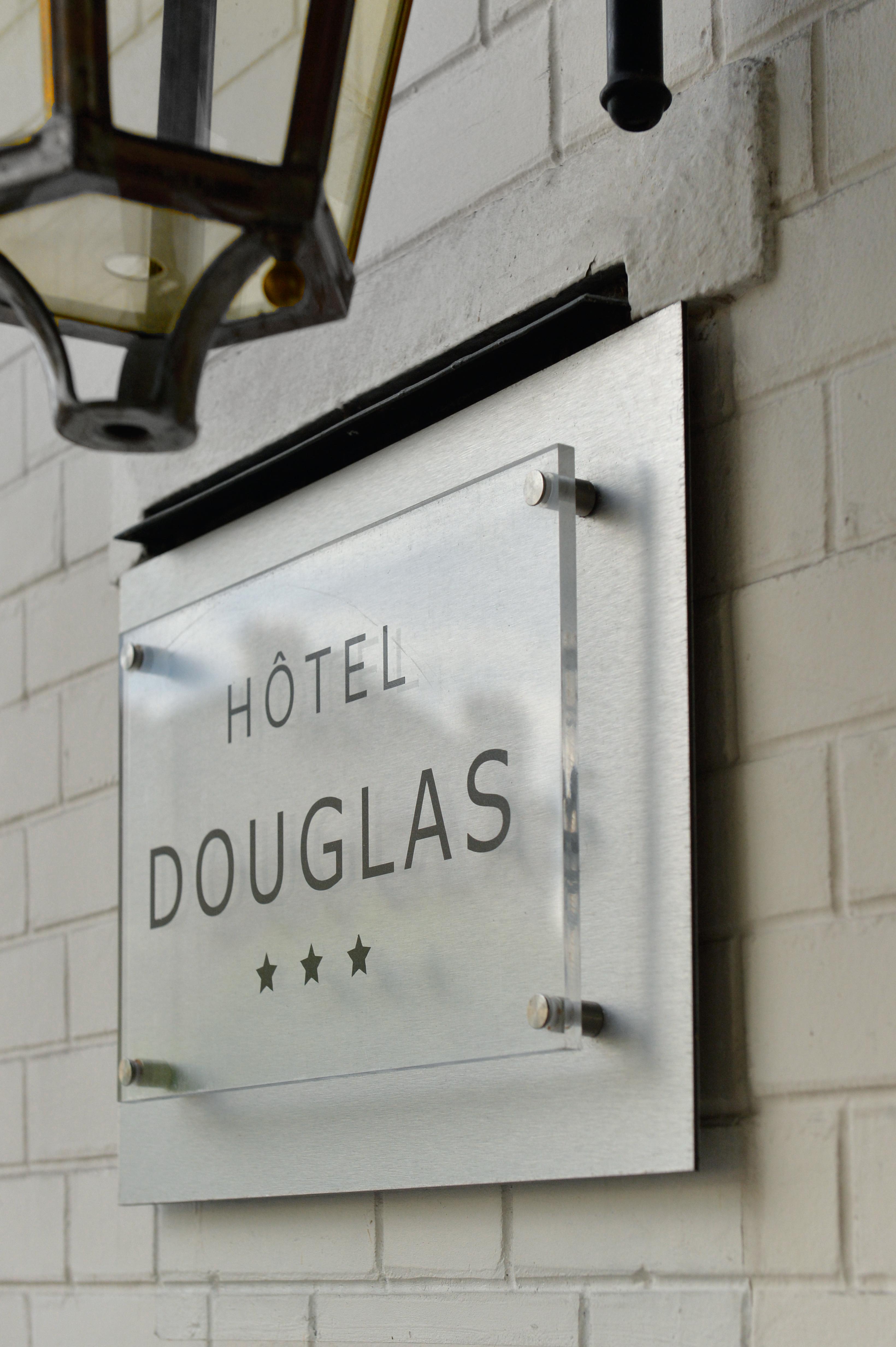 Hotel Douglas Puteaux Exterior foto
